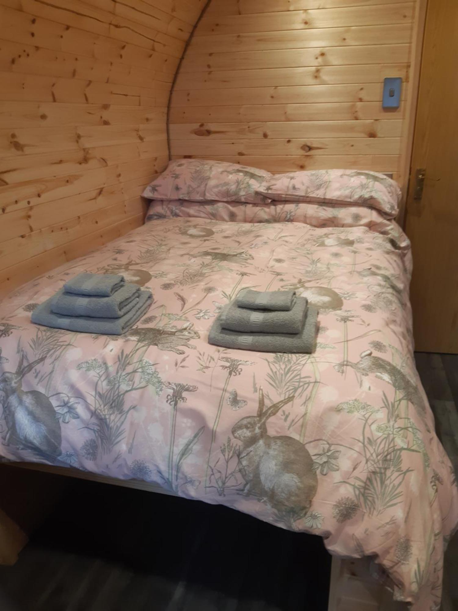 Loch Caroy Pods Villa Ose Room photo